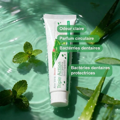 Dentifrice Aloe Vera Triple Action présenté avec de l'aloe vera